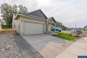 702 Tigerlily St, Silverton, OR 97381 - Photo 4