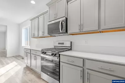 702 Tigerlily St, Silverton, OR 97381 - Photo 10