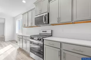 702 Tigerlily St, Silverton, OR 97381 - Photo 10