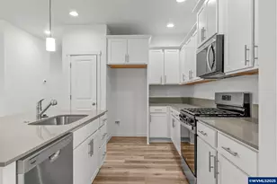 706 Tigerlily St, Silverton, OR 97381 - Photo 8