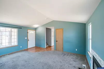 1024 S 10th St, Lebanon, OR 97355 - Photo 4