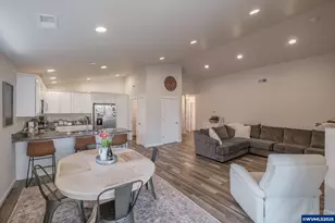 414 SE Ray St, Dallas, OR 97338 - Photo 4