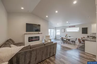 414 SE Ray St, Dallas, OR 97338 - Photo 2