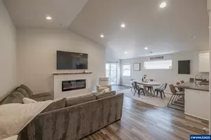 414 SE Ray St, Dallas, OR 97338 - Photo 2