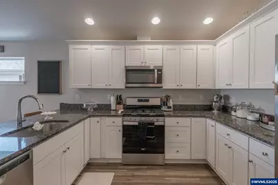 414 SE Ray St, Dallas, OR 97338 - Photo 6