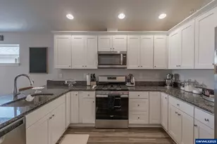 414 SE Ray St, Dallas, OR 97338 - Photo 6