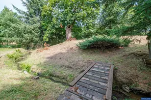 554 Mitchell St, Falls City, OR 97344 - Photo 32