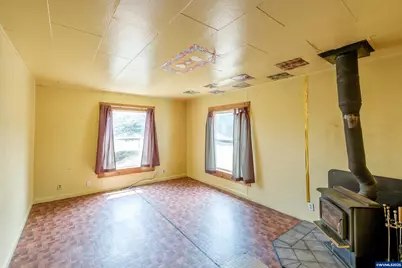 554 Mitchell St, Falls City, OR 97344 - Photo 12