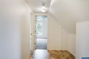 1133 Irvington Dr, Eugene, OR 97404 - Photo 44