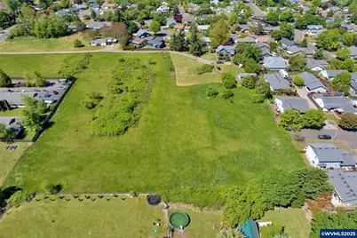 1133 Irvington Dr, Eugene, OR 97404 - Photo 10