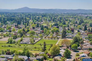 1133 Irvington Dr, Eugene, OR 97404 - Photo 8