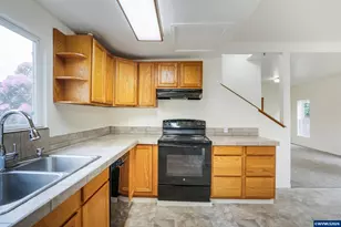 1133 Irvington Dr, Eugene, OR 97404 - Photo 30