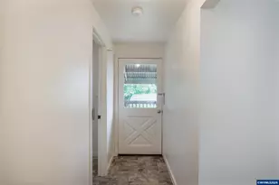 1133 Irvington Dr, Eugene, OR 97404 - Photo 32