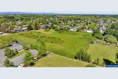 1133 Irvington Dr, Eugene, OR 97404 - Photo 6