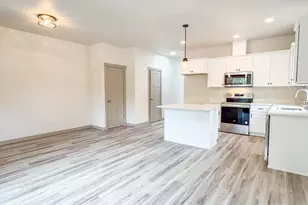 1174 7th St NW, Salem, OR 97304 - Photo 2