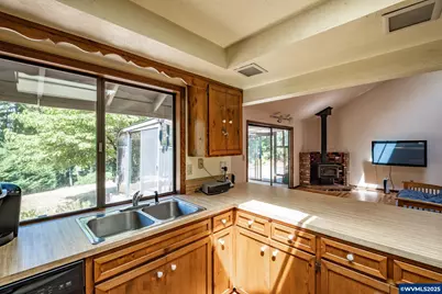 37152 Deadwood Dr, Lebanon, OR 97355 - Photo 12
