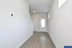 1122 Parkside Ave, Woodburn, OR 97071 - Photo 2