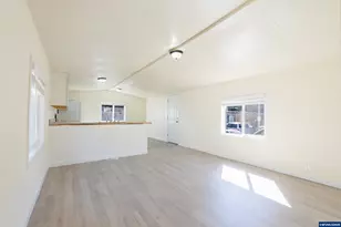 2031 Kennedy Cir NE, Keizer, OR 97303 - Photo 2