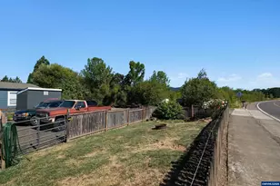 240 N 19th St, Philomath, OR 97370 - Photo 8