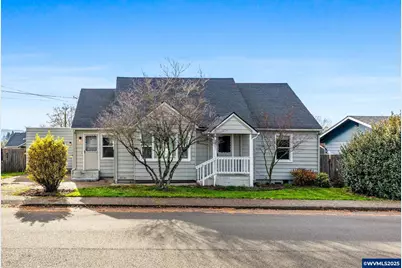 221 SW Rainbow Av, Dallas, OR 97338 - Photo 2