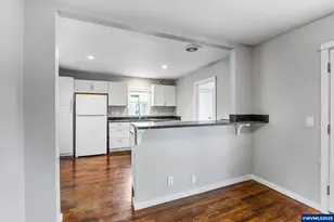 221 SW Rainbow Ave, Dallas, OR 97338 - Photo 10