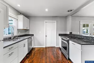 221 SW Rainbow Ave, Dallas, OR 97338 - Photo 12