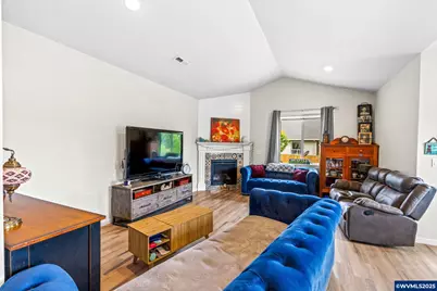 901 Riley Dr NE, Silverton, OR 97381 - Photo 6