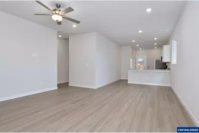 1136 Parkside Av, Woodburn, OR 97071 - Photo 4