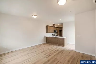 353 SE Kitzmiller Dr, Dallas, OR 97338 - Photo 2