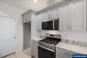 357 SE Kitzmiller Dr, Dallas, OR 97338 - Photo 4