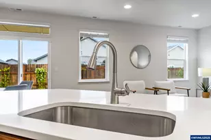 1555 Adams St, Independence, OR 97351 - Photo 10