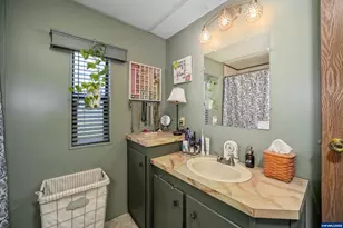 2200 Lancaster Dr SE, Salem, OR 97317 - Photo 16