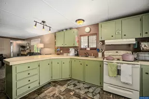 2200 Lancaster Dr SE, Salem, OR 97317 - Photo 10