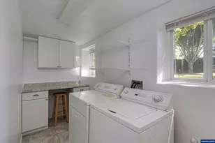 985 E College St, Mount Angel, OR 97362 - Photo 24