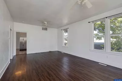 985 E College St, Mount Angel, OR 97362 - Photo 6