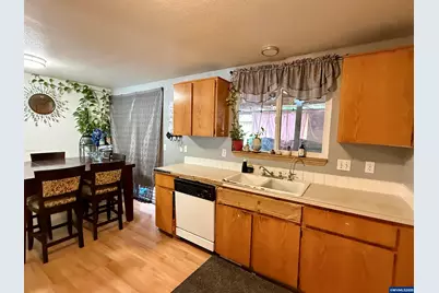 1051 Orchard Ln, Woodburn, OR 97071 - Photo 10