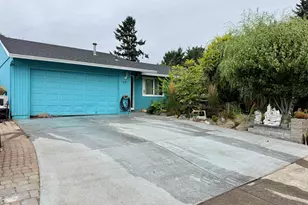 1051 Orchard Ln, Woodburn, OR 97071 - Photo 2