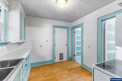 385 24th St SE, Salem, OR 97301 - Photo 8