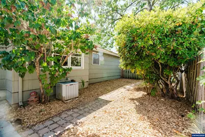 1029 Evergreen NE Av, Salem, OR 97301 - Photo 34