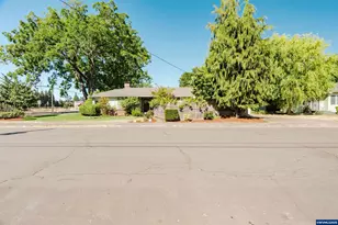 1029 Evergreen NE Av, Salem, OR 97301 - Photo 2