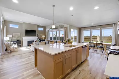 3076 Olympic St, Woodburn, OR 97071 - Photo 6