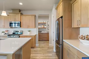 3076 Olympic St, Woodburn, OR 97071 - Photo 38