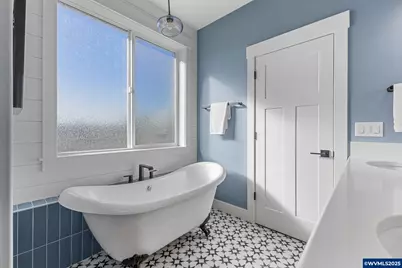 625 NW Crater Lake Dr, Dallas, OR 97338 - Photo 18