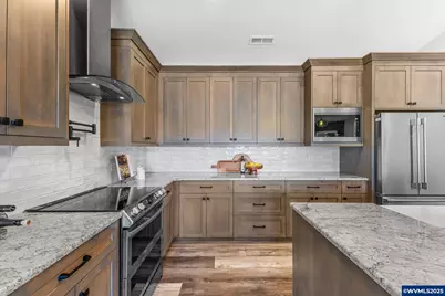 625 NW Crater Lake Dr, Dallas, OR 97338 - Photo 10