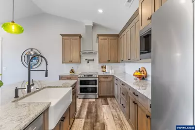 625 NW Crater Lake Dr, Dallas, OR 97338 - Photo 8