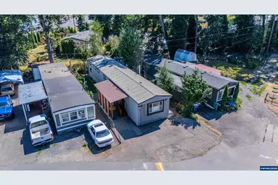 1065 Pacific Hwy #4, Woodburn, OR 97071 - Photo 4