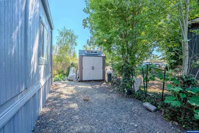 1065 Pacific Hwy #4, Woodburn, OR 97071 - Photo 30