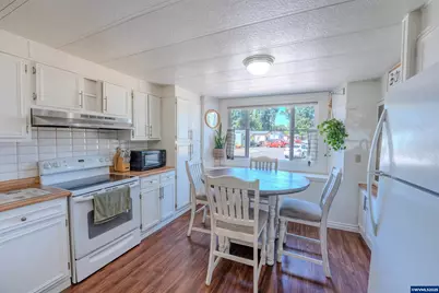 1065 Pacific Hwy #4, Woodburn, OR 97071 - Photo 12