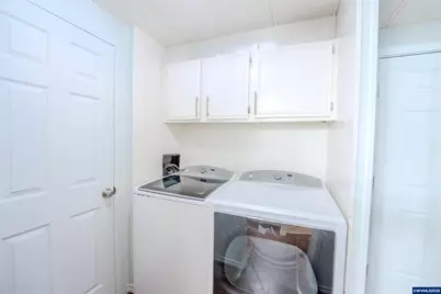 1065 Pacific Hwy #4, Woodburn, OR 97071 - Photo 20