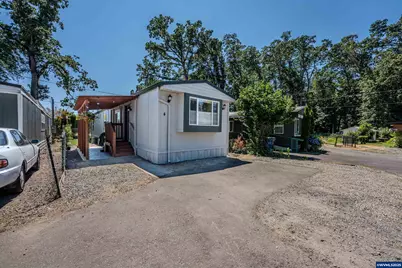 1065 Pacific Hwy #4, Woodburn, OR 97071 - Photo 2